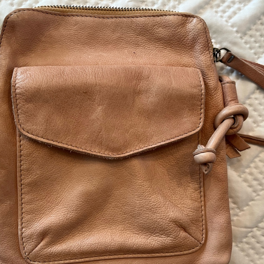 Latico Ezra Rosa (pink/tan) Leather Crossbody The last 2 pics are not bag color